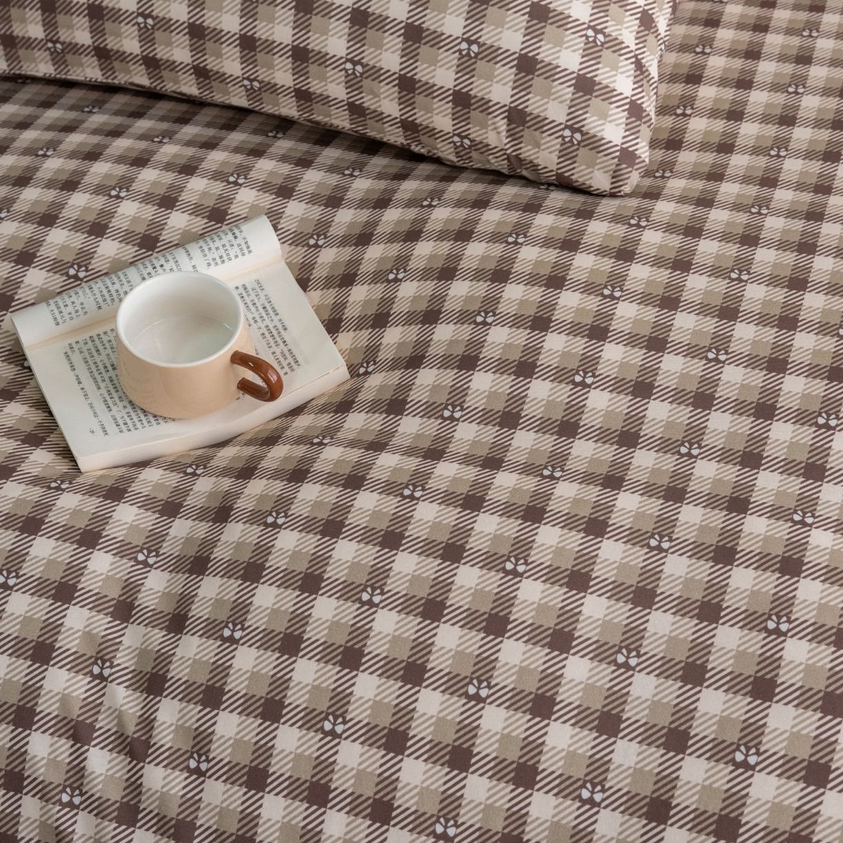 91家纺网 家纺一手货源 找家纺 梦可莱家居 2026春夏新款全棉纯棉针织棉印花小清新可爱Ins风四件套 咖格