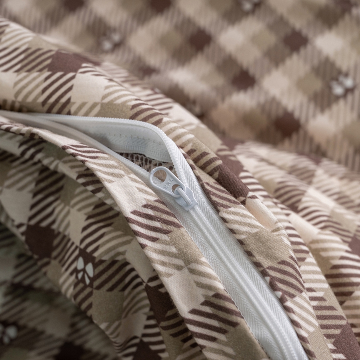 91家纺网 家纺一手货源 找家纺 梦可莱家居 2026春夏新款全棉纯棉针织棉印花小清新可爱Ins风四件套 咖格