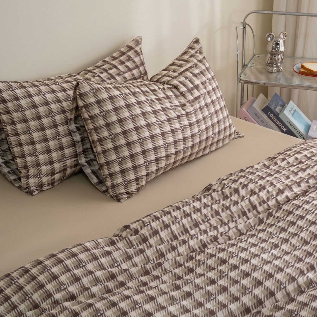 91家纺网 家纺一手货源 找家纺 梦可莱家居 2026春夏新款全棉纯棉针织棉印花小清新可爱Ins风四件套 咖格