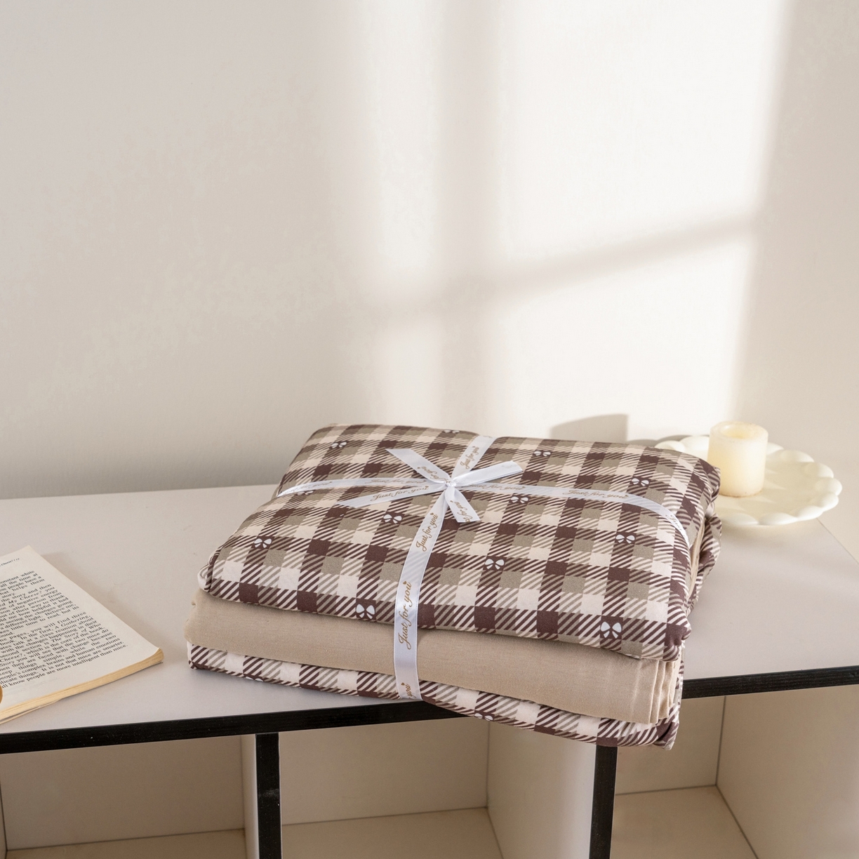 91家纺网 家纺一手货源 找家纺 梦可莱家居 2026春夏新款全棉纯棉针织棉印花小清新可爱Ins风四件套 咖格