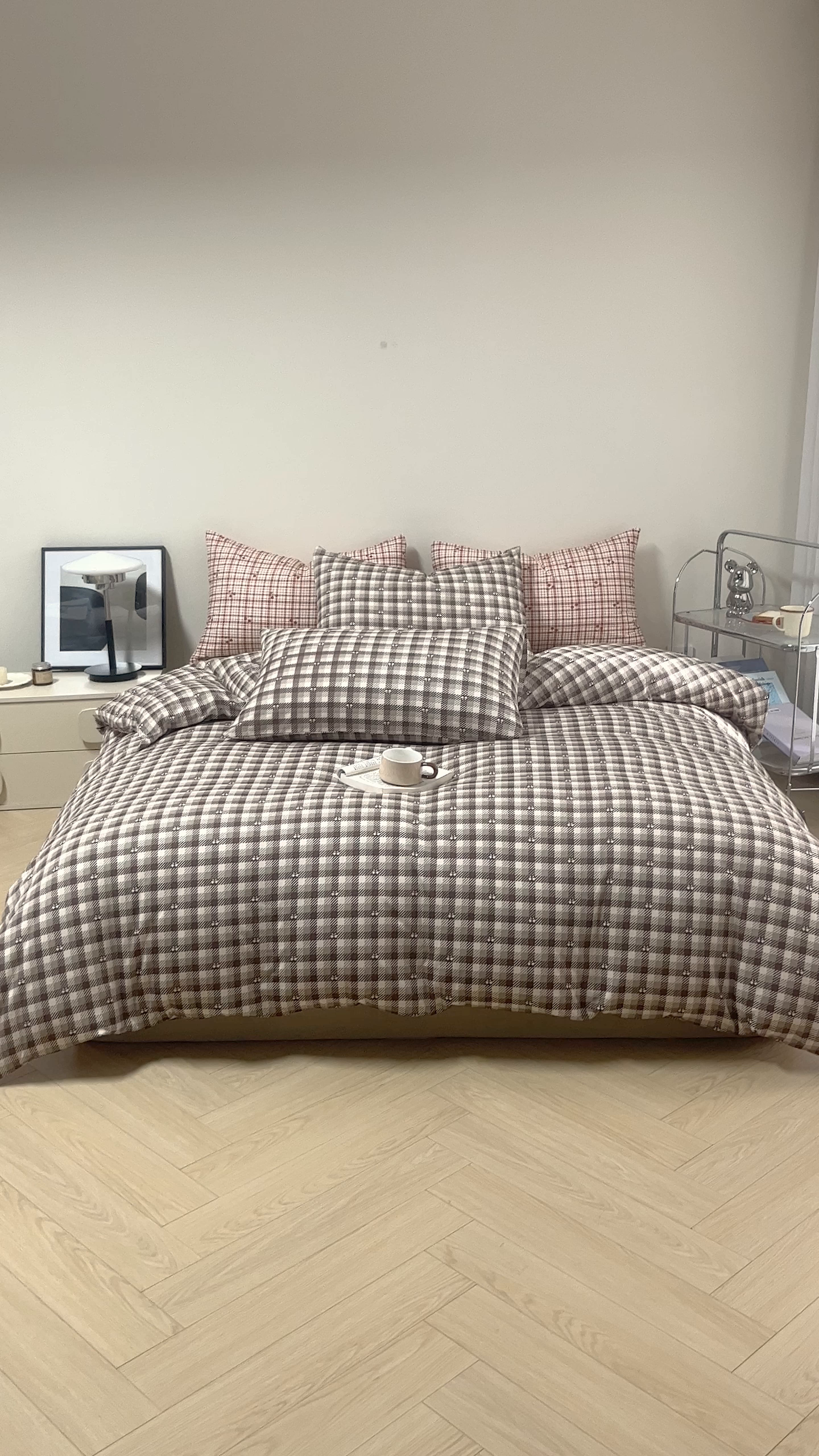 91家纺网 家纺一手货源 找家纺 梦可莱家居 2026春夏新款全棉纯棉针织棉印花小清新可爱Ins风四件套 咖格