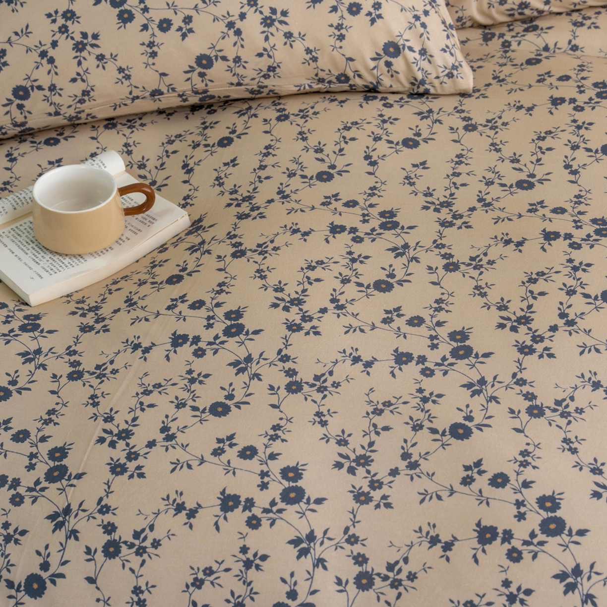 91家纺网 家纺一手货源 找家纺 梦可莱家居 2026春夏新款全棉纯棉针织棉印花小清新可爱Ins风四件套 蓝花藤