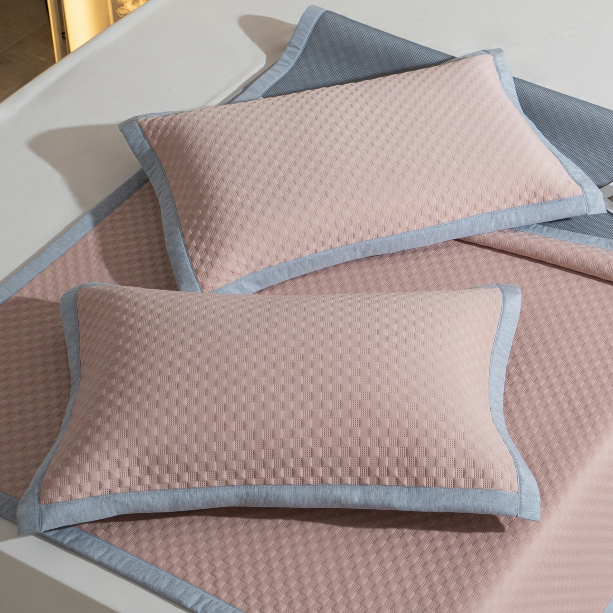 91家纺网 家纺一手货源 找家纺 凌云家纺 2026新款锦纶冰丝凉席枕套 锦纶冰格枕套-裸粉