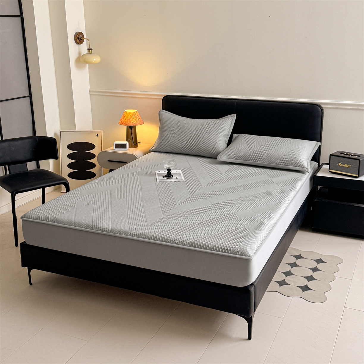 91家纺网 家纺一手货源 找家纺 耐思家纺 2026新品A类高克重高端复合三明治PE乙纶提花冰豆豆凉席床笠都市棱境系列（提供买家秀） 都市棱境-灰床笠款