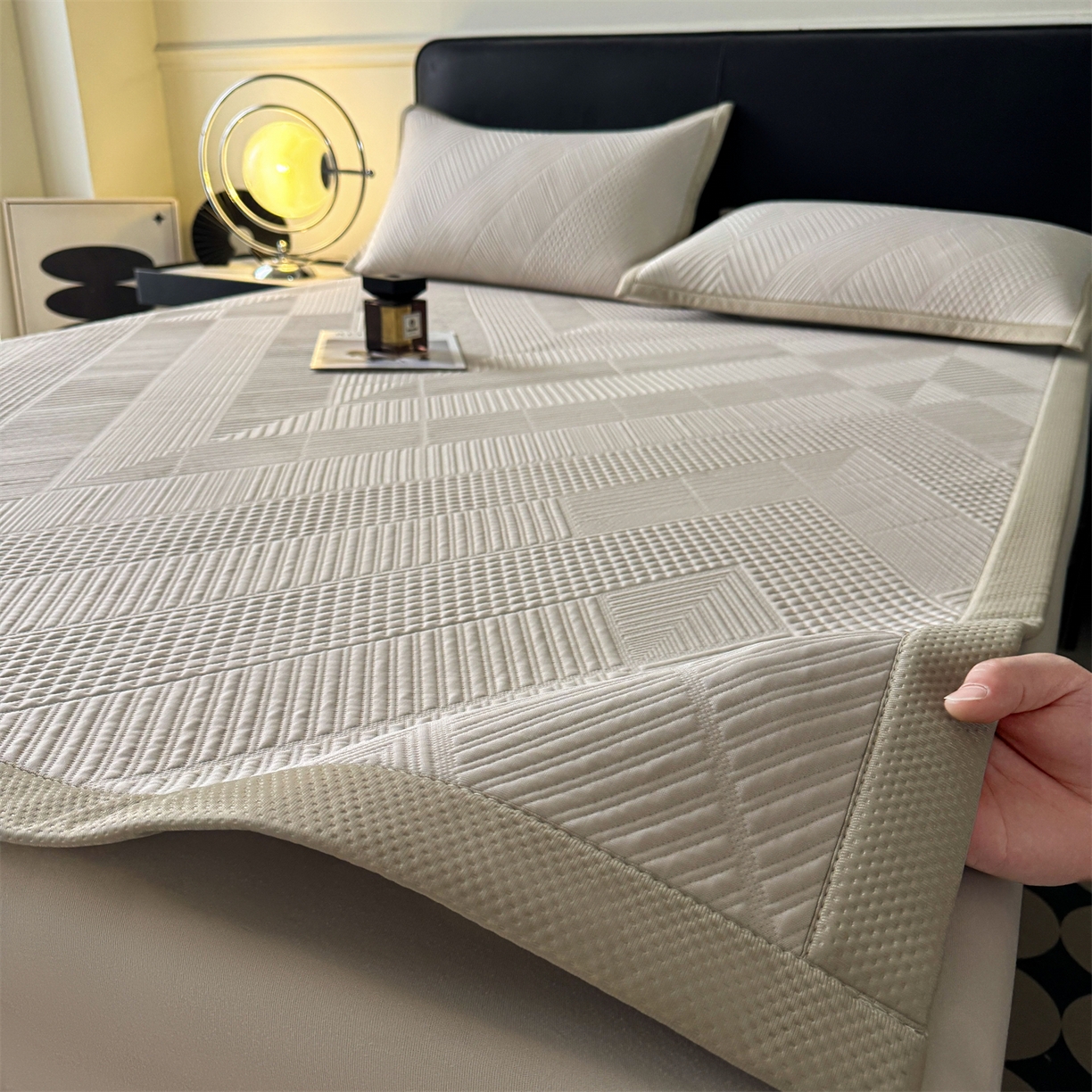 91家纺网 家纺一手货源 找家纺 （总）耐思家纺 2026新品A类高克重高端复合三明治PE乙纶提花冰豆豆凉席床笠都市棱境系列（提供买家秀）