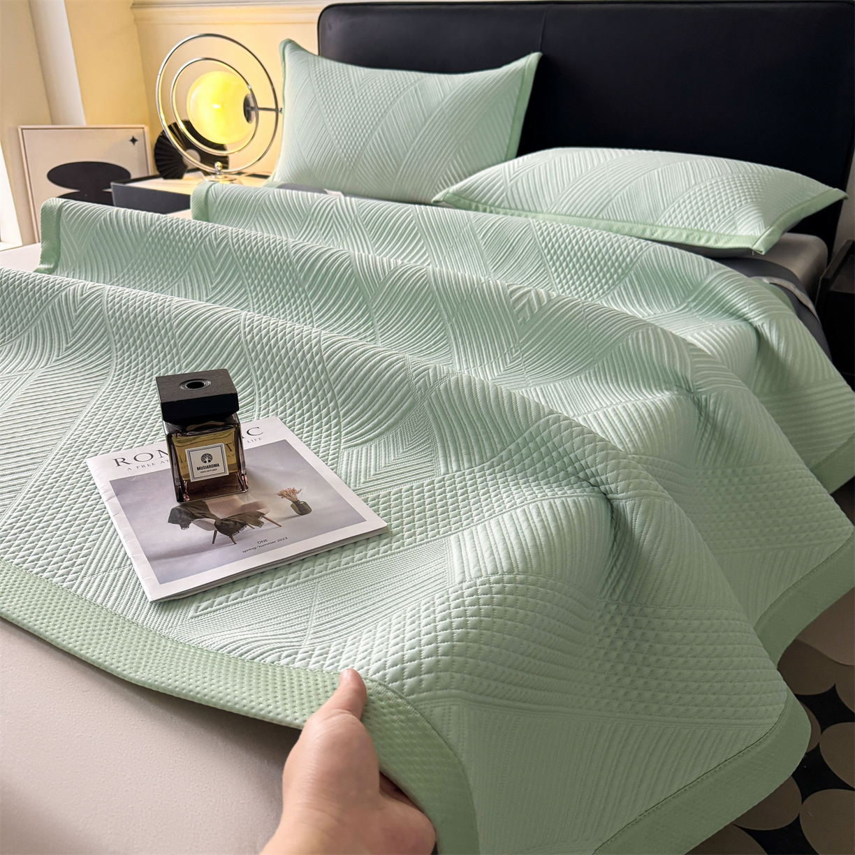 91家纺网 家纺一手货源 找家纺 耐思家纺 2026新品A类高克重高端复合三明治PE乙纶提花冰豆豆凉席床笠都市棱境系列（提供买家秀） 都市棱境-绿床席款