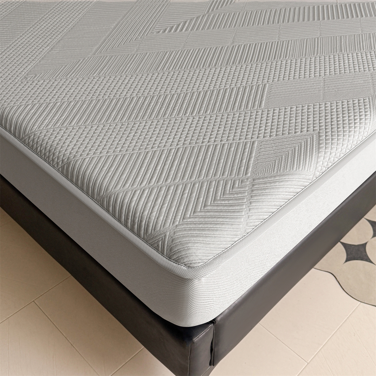 91家纺网 家纺一手货源 找家纺 耐思家纺 2026新品A类高克重高端复合三明治PE乙纶提花冰豆豆凉席床笠都市棱境系列（提供买家秀） 都市棱境-灰床笠款