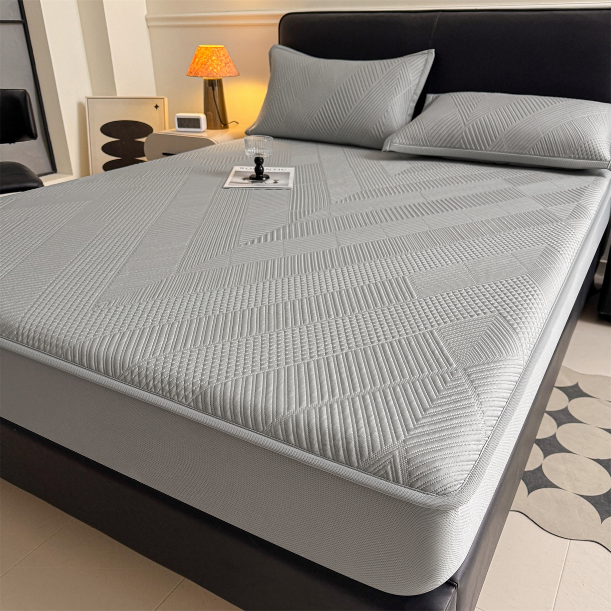 91家纺网 家纺一手货源 找家纺 耐思家纺 2026新品A类高克重高端复合三明治PE乙纶提花冰豆豆凉席床笠都市棱境系列（提供买家秀） 都市棱境-灰床笠款