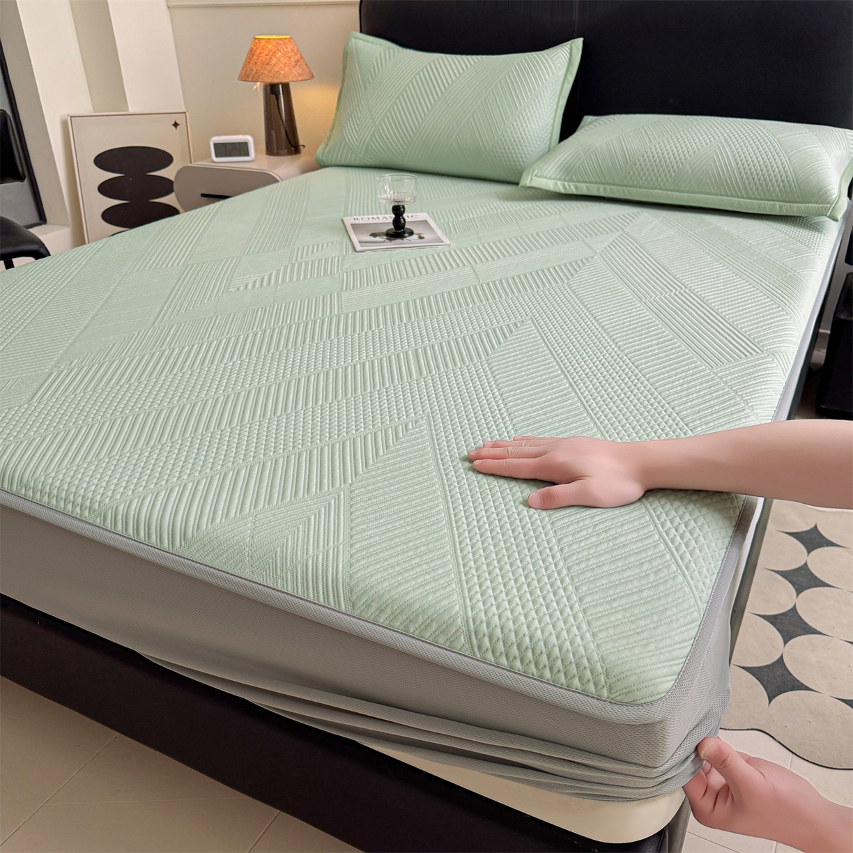 91家纺网 家纺一手货源 找家纺 耐思家纺 2026新品A类高克重高端复合三明治PE乙纶提花冰豆豆凉席床笠都市棱境系列（提供买家秀） 都市棱境-绿床笠款