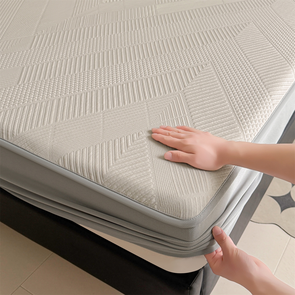 91家纺网 家纺一手货源 找家纺 耐思家纺 2026新品A类高克重高端复合三明治PE乙纶提花冰豆豆凉席床笠都市棱境系列（提供买家秀） 都市棱境-卡其床笠款