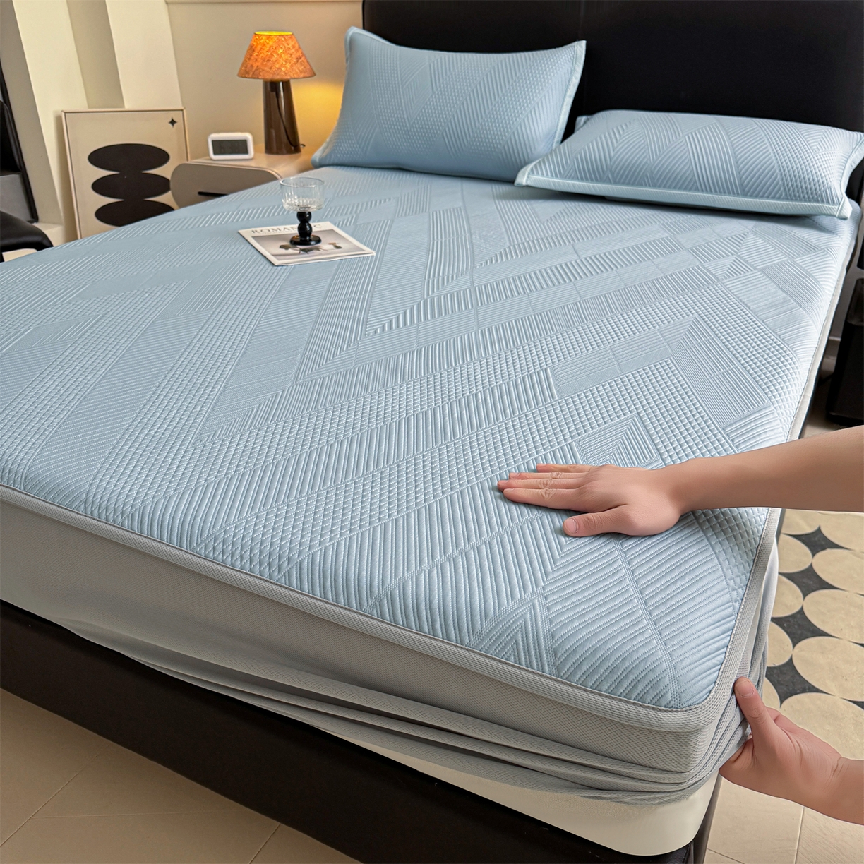 91家纺网 家纺一手货源 找家纺 耐思家纺 2026新品A类高克重高端复合三明治PE乙纶提花冰豆豆凉席床笠都市棱境系列（提供买家秀） 都市棱境-蓝床笠款