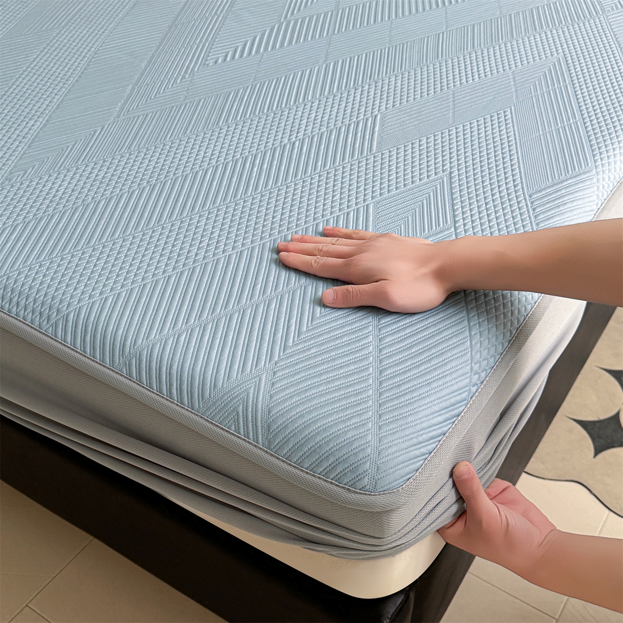 91家纺网 家纺一手货源 找家纺 耐思家纺 2026新品A类高克重高端复合三明治PE乙纶提花冰豆豆凉席床笠都市棱境系列（提供买家秀） 都市棱境-蓝床笠款