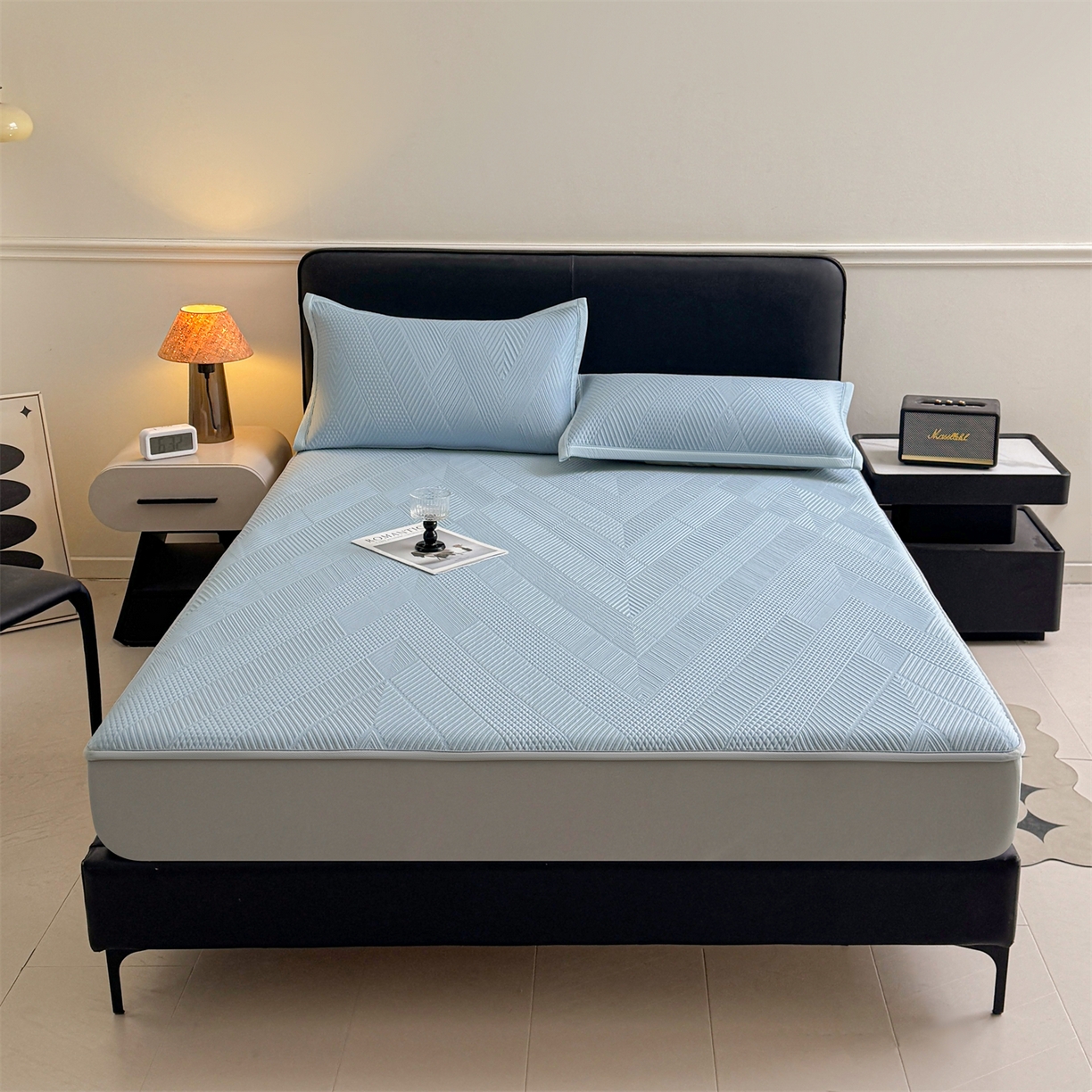 91家纺网 家纺一手货源 找家纺 耐思家纺 2026新品A类高克重高端复合三明治PE乙纶提花冰豆豆凉席床笠都市棱境系列（提供买家秀） 都市棱境-蓝床笠款