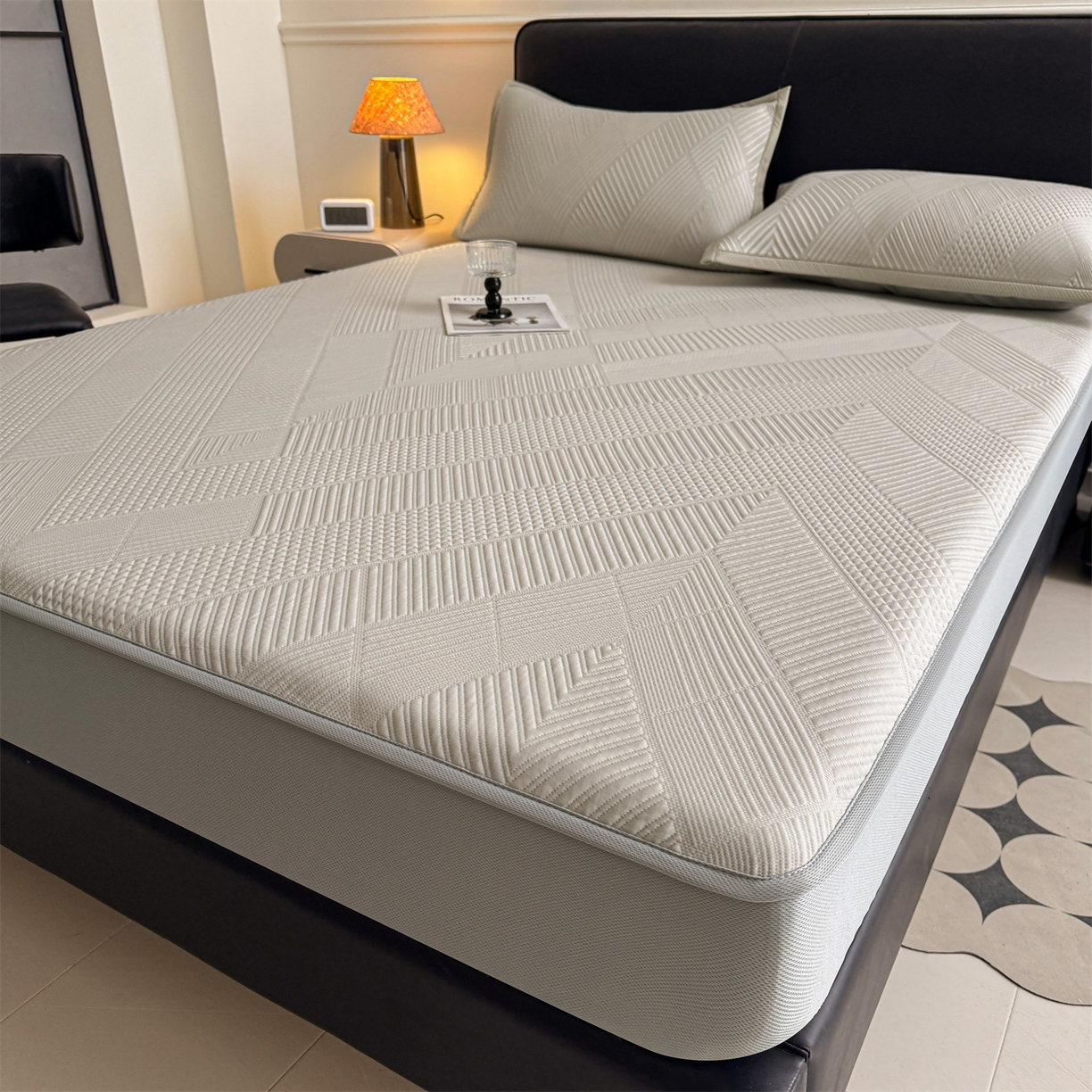 91家纺网 家纺一手货源 找家纺 耐思家纺 2026新品A类高克重高端复合三明治PE乙纶提花冰豆豆凉席床笠都市棱境系列（提供买家秀） 都市棱境-卡其床笠款