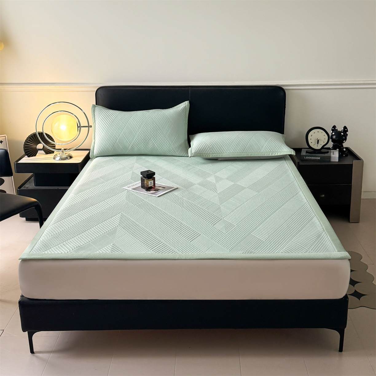 91家纺网 家纺一手货源 找家纺 耐思家纺 2026新品A类高克重高端复合三明治PE乙纶提花冰豆豆凉席床笠都市棱境系列（提供买家秀） 都市棱境-绿床席款
