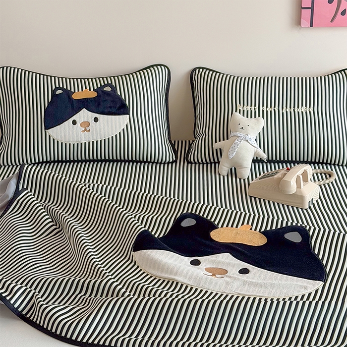 91家纺网 家纺一手货源 找家纺 桃子家居 2026新款A类PE凉感卡通贴布绣高端工艺空调软席床席床笠凉席三件套 PE贴布绣-酷酷猫