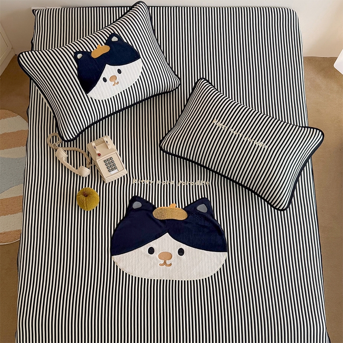 91家纺网 家纺一手货源 找家纺 桃子家居 2026新款A类PE凉感卡通贴布绣高端工艺空调软席床席床笠凉席三件套 PE贴布绣-酷酷猫