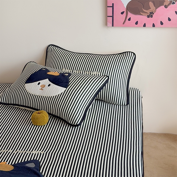 91家纺网 家纺一手货源 找家纺 桃子家居 2026新款A类PE凉感卡通贴布绣高端工艺空调软席床席床笠凉席三件套 PE贴布绣-酷酷猫