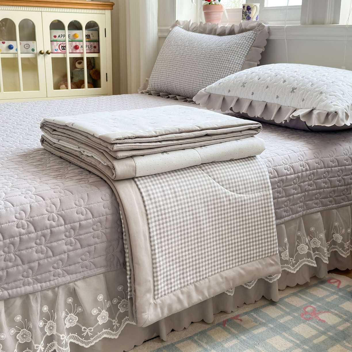 91家纺网 家纺一手货源 找家纺 雅眠居 2026直播爆款双层蕾丝花边夏被款床盖款四件套 AB版-彩格灰