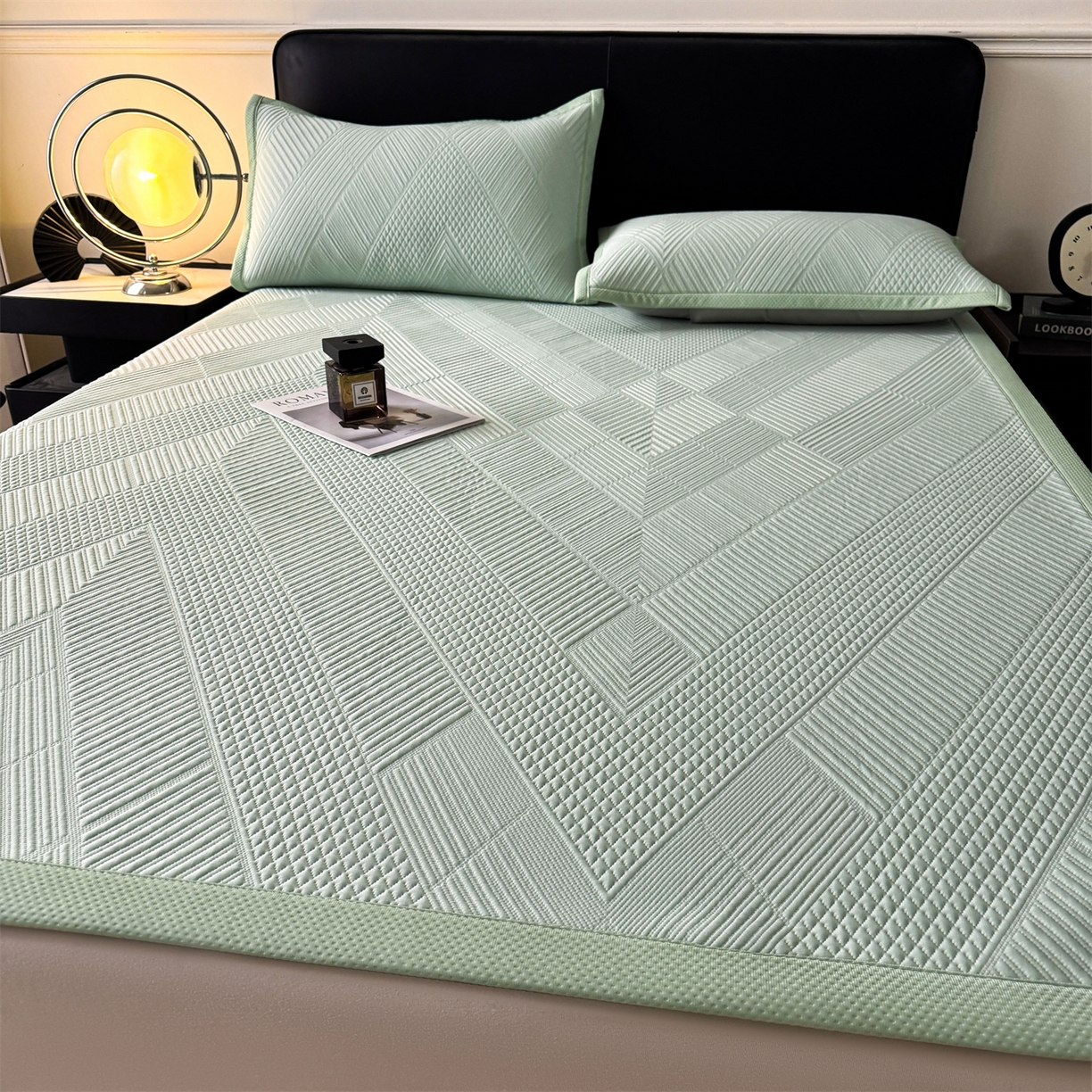 91家纺网 家纺一手货源 找家纺 耐思家纺 2026新品A类高克重高端复合三明治PE乙纶提花冰豆豆凉席床笠都市棱境系列（提供买家秀） 都市棱境-绿床席款