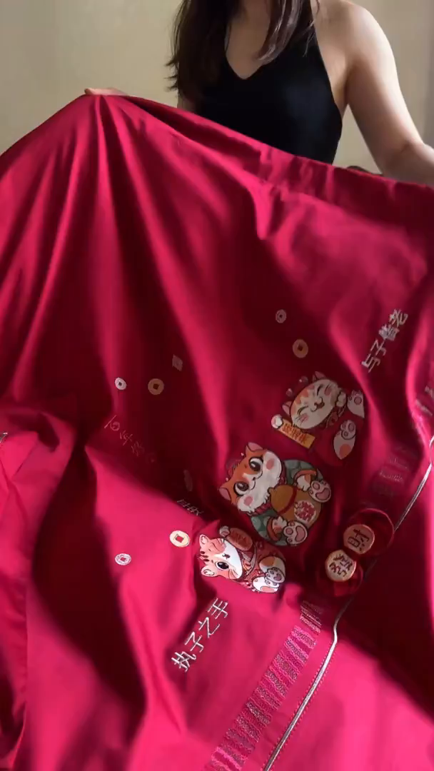 91家纺网 家纺一手货源 找家纺 甜咪咪婚庆 2026新款长绒棉全棉绣花结婚婚庆四件套多件套床单款 招财猫