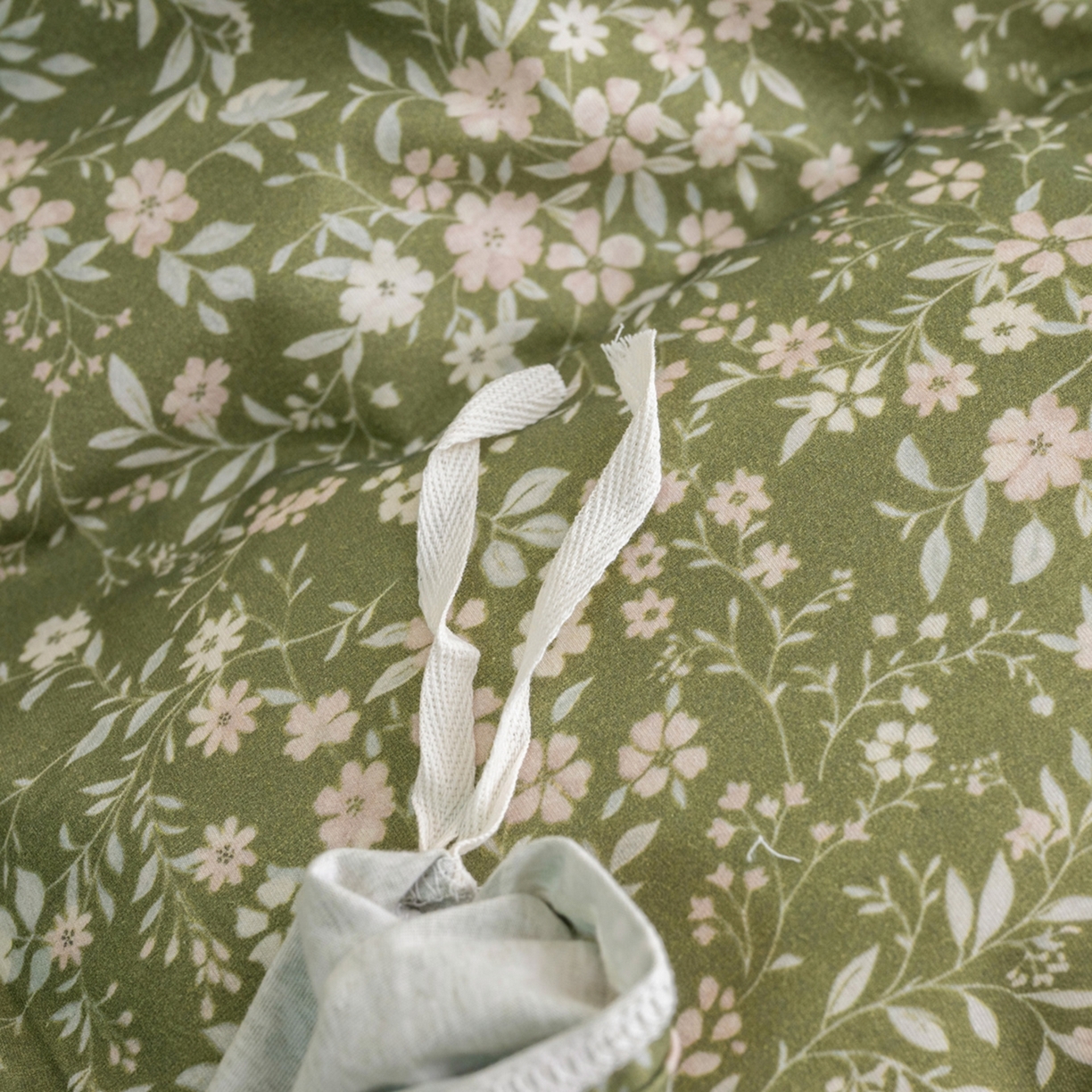 91家纺网 家纺一手货源 找家纺 梦可莱家居 2026春夏新款全棉纯棉针织棉印花小清新可爱Ins风四件套 杉叶