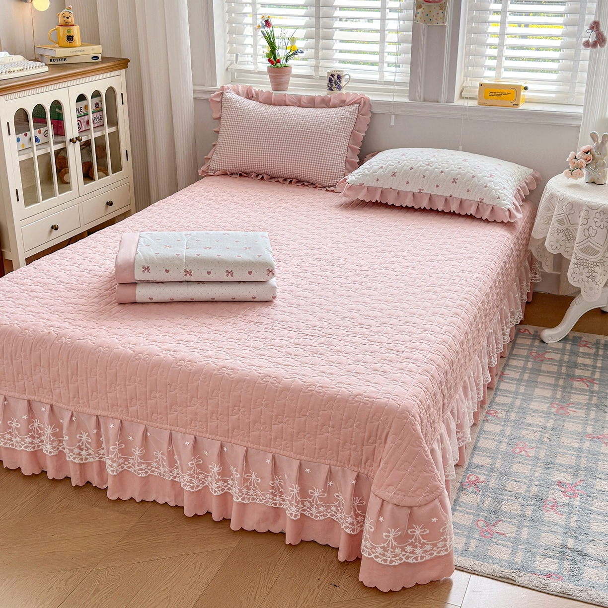 91家纺网 家纺一手货源 找家纺 雅眠居 2026直播爆款双层蕾丝花边夏被款床盖款四件套 AB版-彩格粉