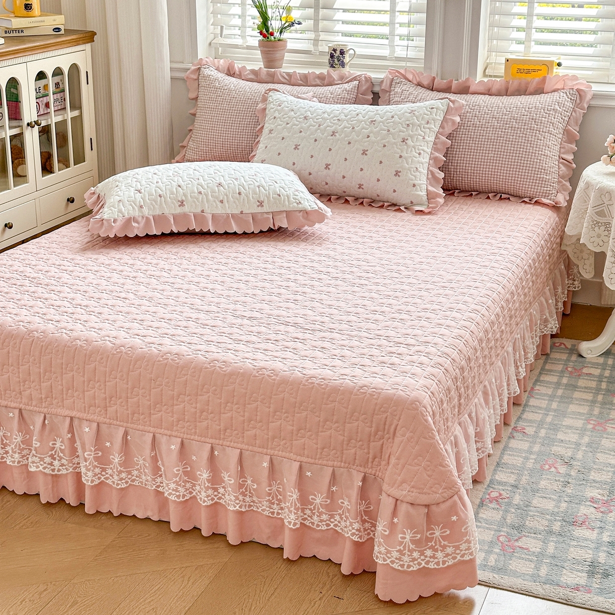 91家纺网 家纺一手货源 找家纺 雅眠居 2026直播爆款双层蕾丝花边夏被款床盖款四件套 AB版-彩格粉