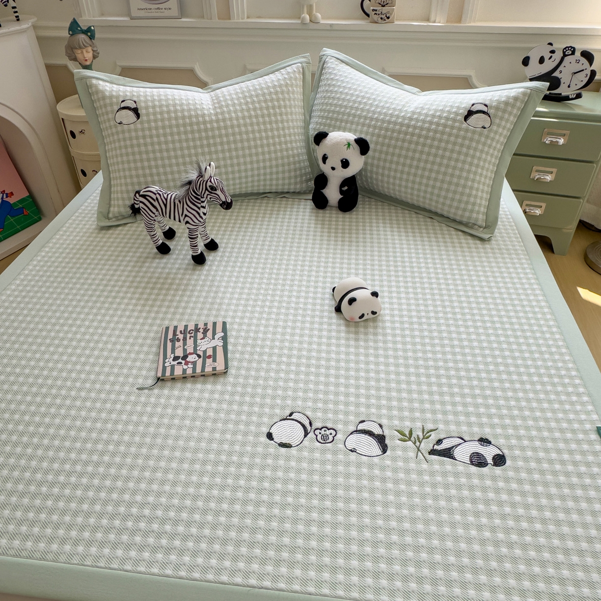 91家纺网 家纺一手货源 找家纺 （总）席世家 2026新款豆豆绣花凉席（1.5m控价不低于159元）