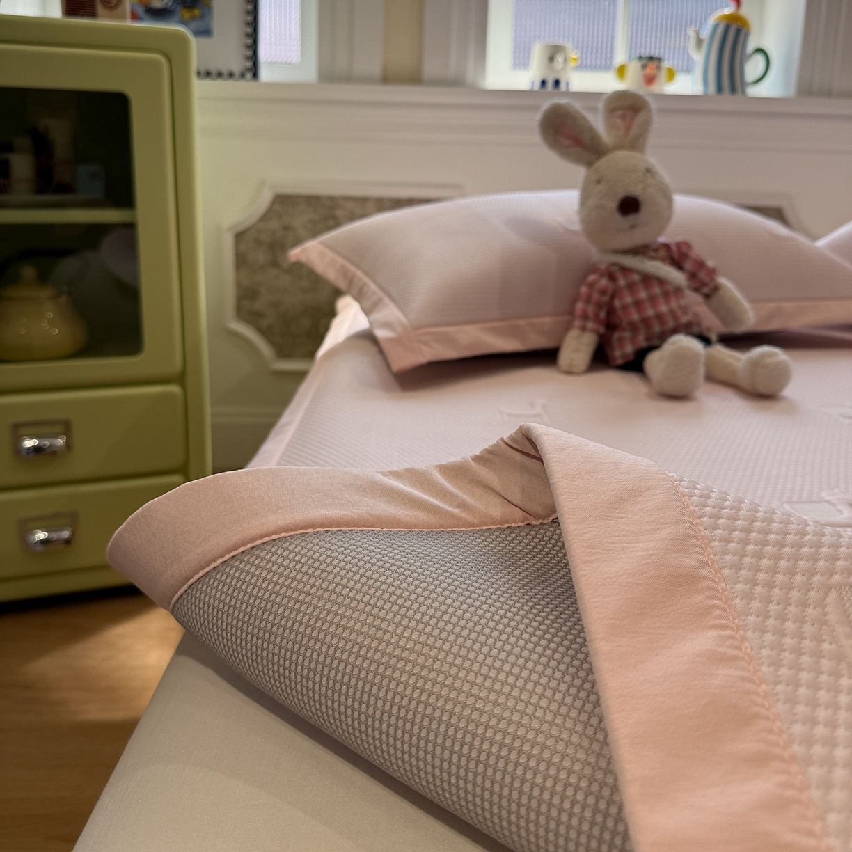 91家纺网 家纺一手货源 找家纺 Sweet dreams甜梦 2026新款夏款A类提花乙纶PE豆豆凉席 小福马粉