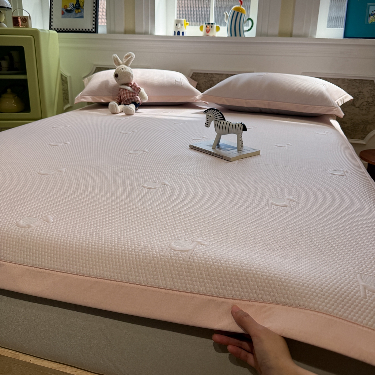 91家纺网 家纺一手货源 找家纺 Sweet dreams甜梦 2026新款夏款A类提花乙纶PE豆豆凉席 小福马粉