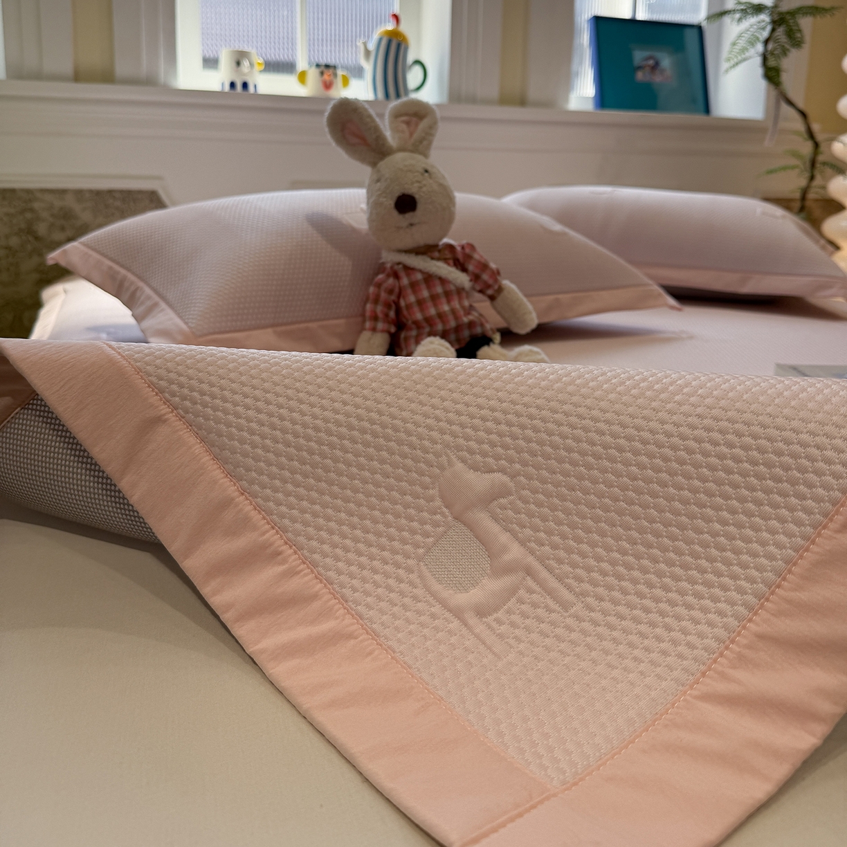 91家纺网 家纺一手货源 找家纺 Sweet dreams甜梦 2026新款夏款A类提花乙纶PE豆豆凉席 小福马粉