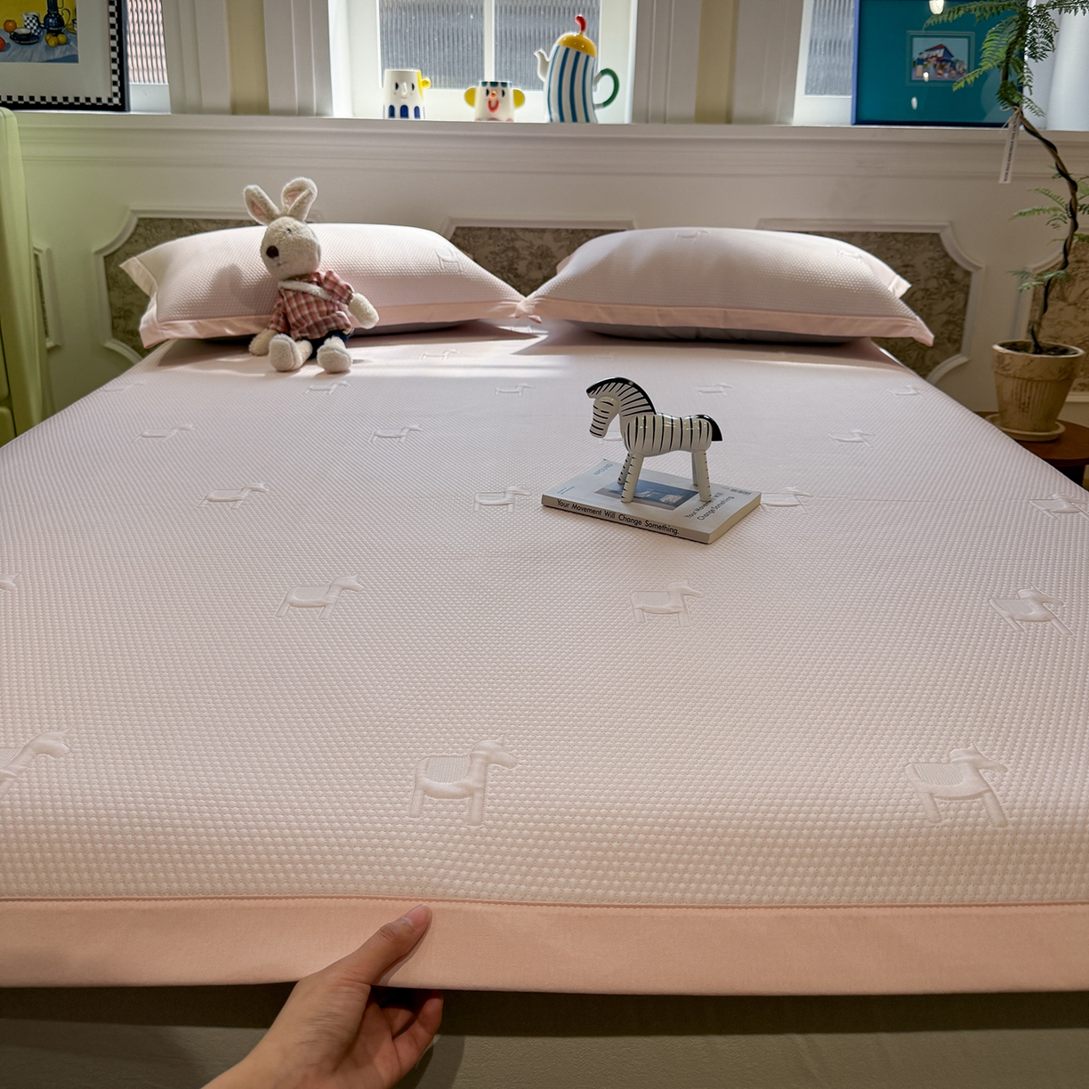 91家纺网 家纺一手货源 找家纺 Sweet dreams甜梦 2026新款夏款A类提花乙纶PE豆豆凉席 小福马粉