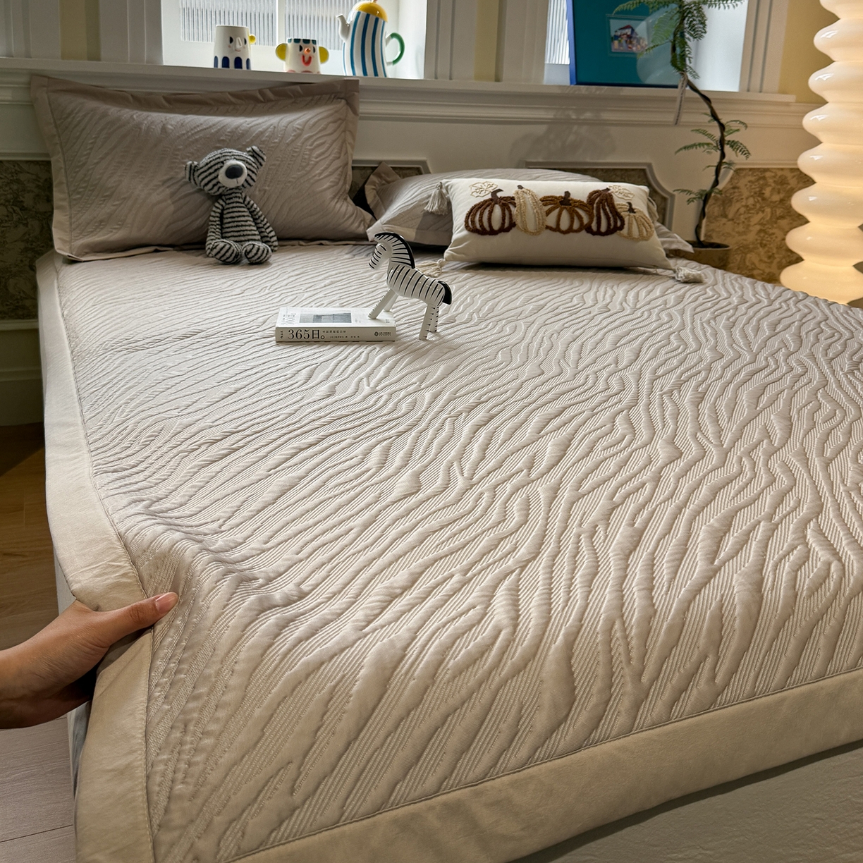 91家纺网 家纺一手货源 找家纺 Sweet dreams甜梦 2026新款夏款A类提花乙纶PE豆豆凉席 简斑香槟