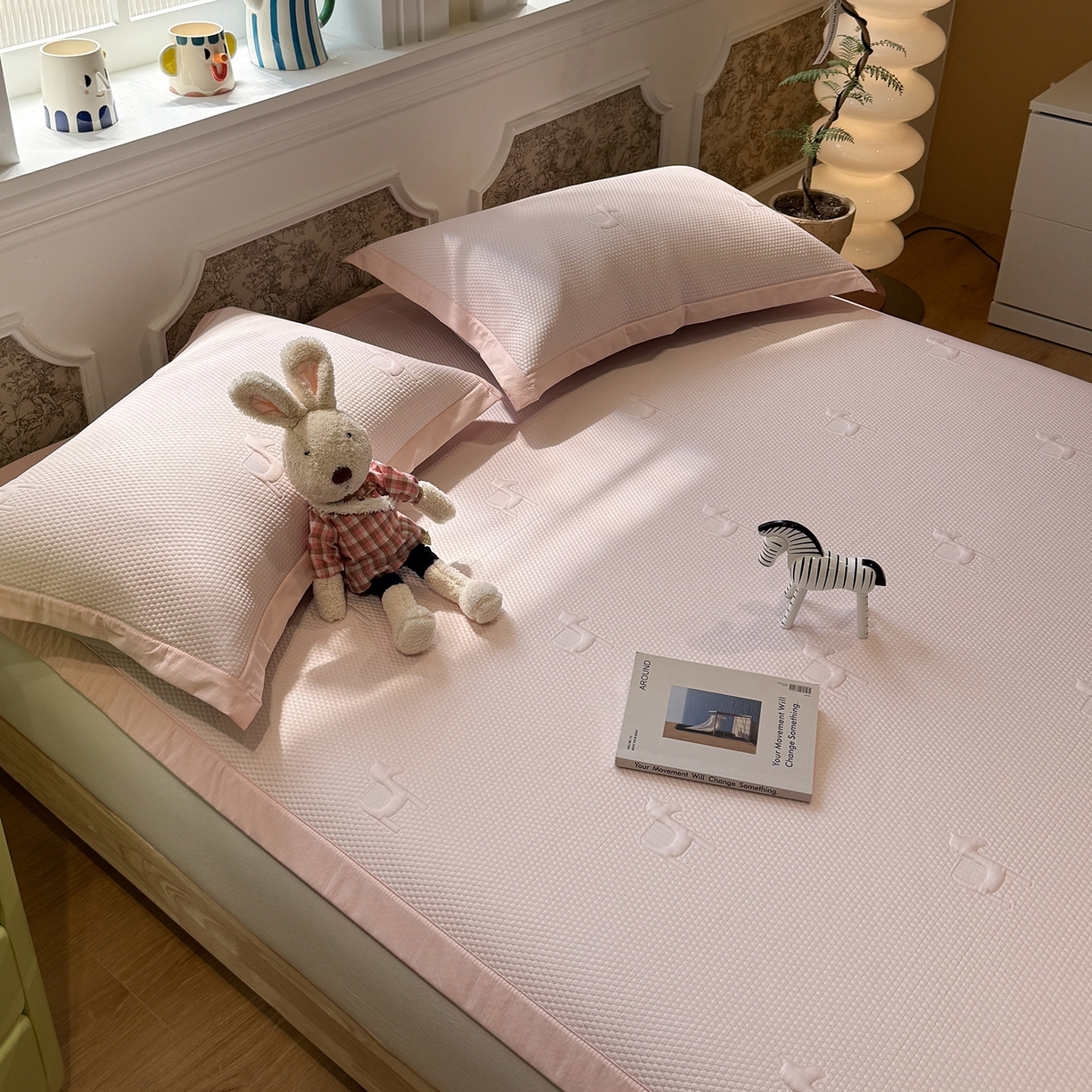 91家纺网 家纺一手货源 找家纺 Sweet dreams甜梦 2026新款夏款A类提花乙纶PE豆豆凉席 小福马粉