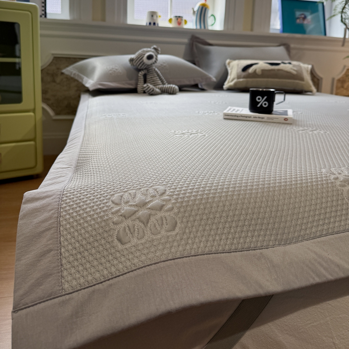 91家纺网 家纺一手货源 找家纺 Sweet dreams甜梦 2026新款夏款A类提花乙纶PE豆豆凉席 罗意威灰