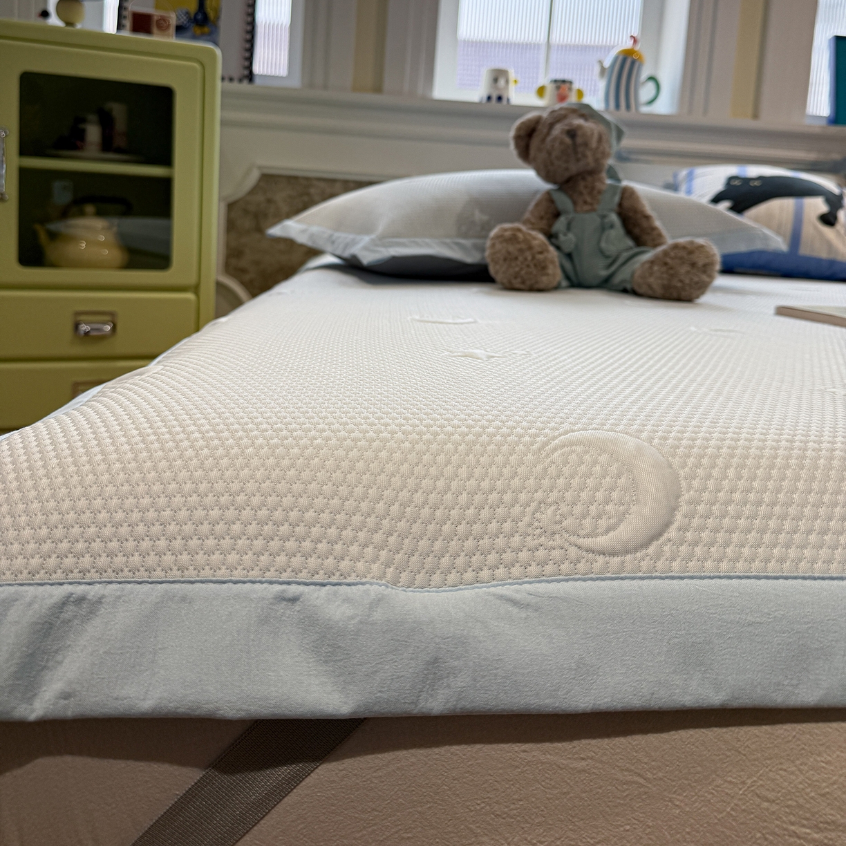 91家纺网 家纺一手货源 找家纺 Sweet dreams甜梦 2026新款夏款A类提花乙纶PE豆豆凉席 星月蓝