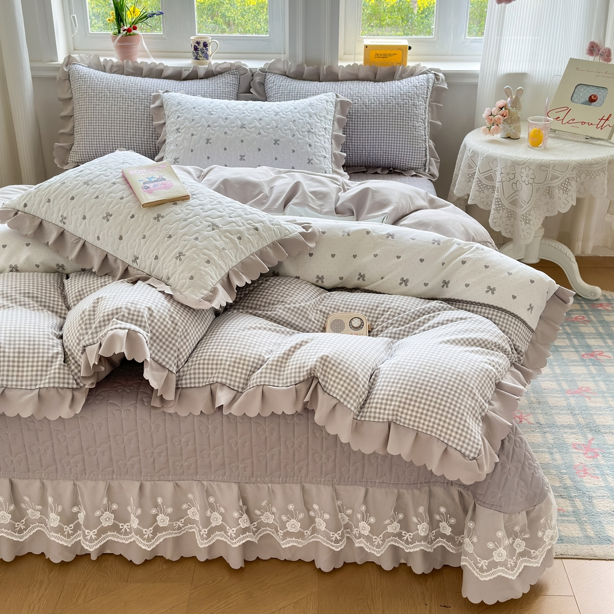 91家纺网 家纺一手货源 找家纺 雅眠居 2026直播爆款双层蕾丝花边夏被款床盖款四件套 AB版-彩格灰