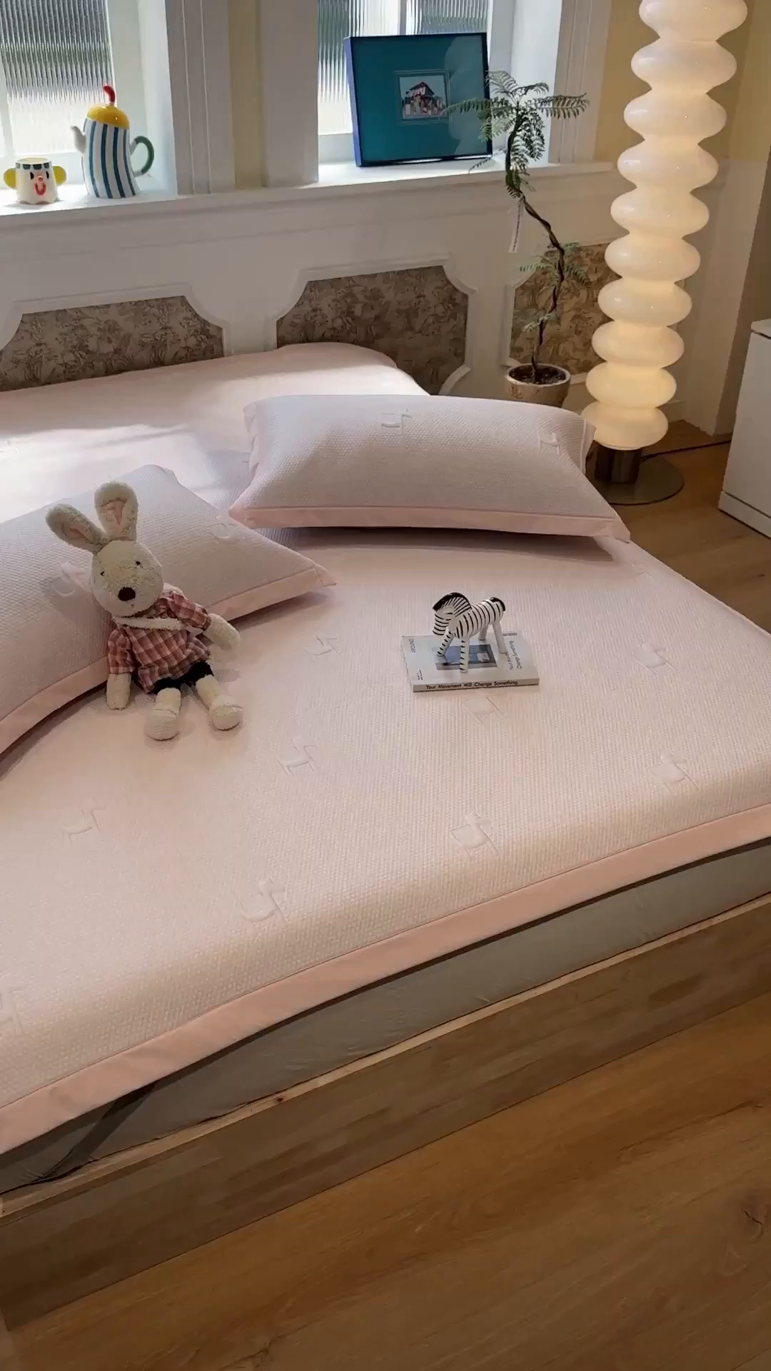 91家纺网 家纺一手货源 找家纺 Sweet dreams甜梦 2026新款夏款A类提花乙纶PE豆豆凉席 小福马粉