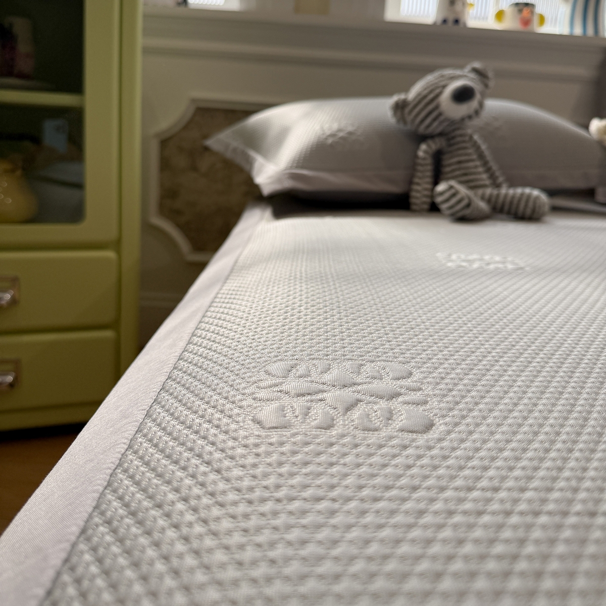 91家纺网 家纺一手货源 找家纺 Sweet dreams甜梦 2026新款夏款A类提花乙纶PE豆豆凉席 罗意威灰