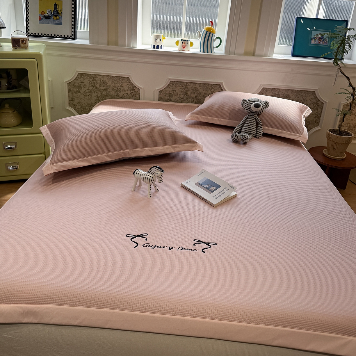 91家纺网 家纺一手货源 找家纺 Sweet dreams甜梦 2026新款夏款miumiu风刺绣蝴蝶结A类PE凉感豆豆席 少女粉