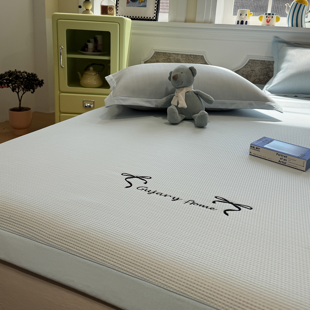 91家纺网 家纺一手货源 找家纺 Sweet dreams甜梦 2026新款夏款miumiu风刺绣蝴蝶结A类PE凉感豆豆席 海盐蓝