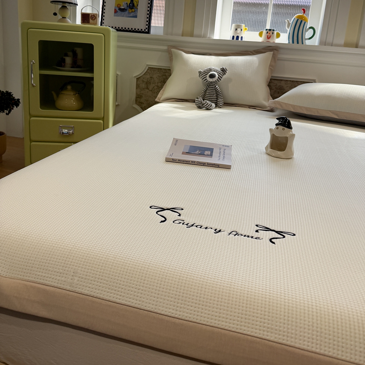 91家纺网 家纺一手货源 找家纺 Sweet dreams甜梦 2026新款夏款miumiu风刺绣蝴蝶结A类PE凉感豆豆席 奶杏白