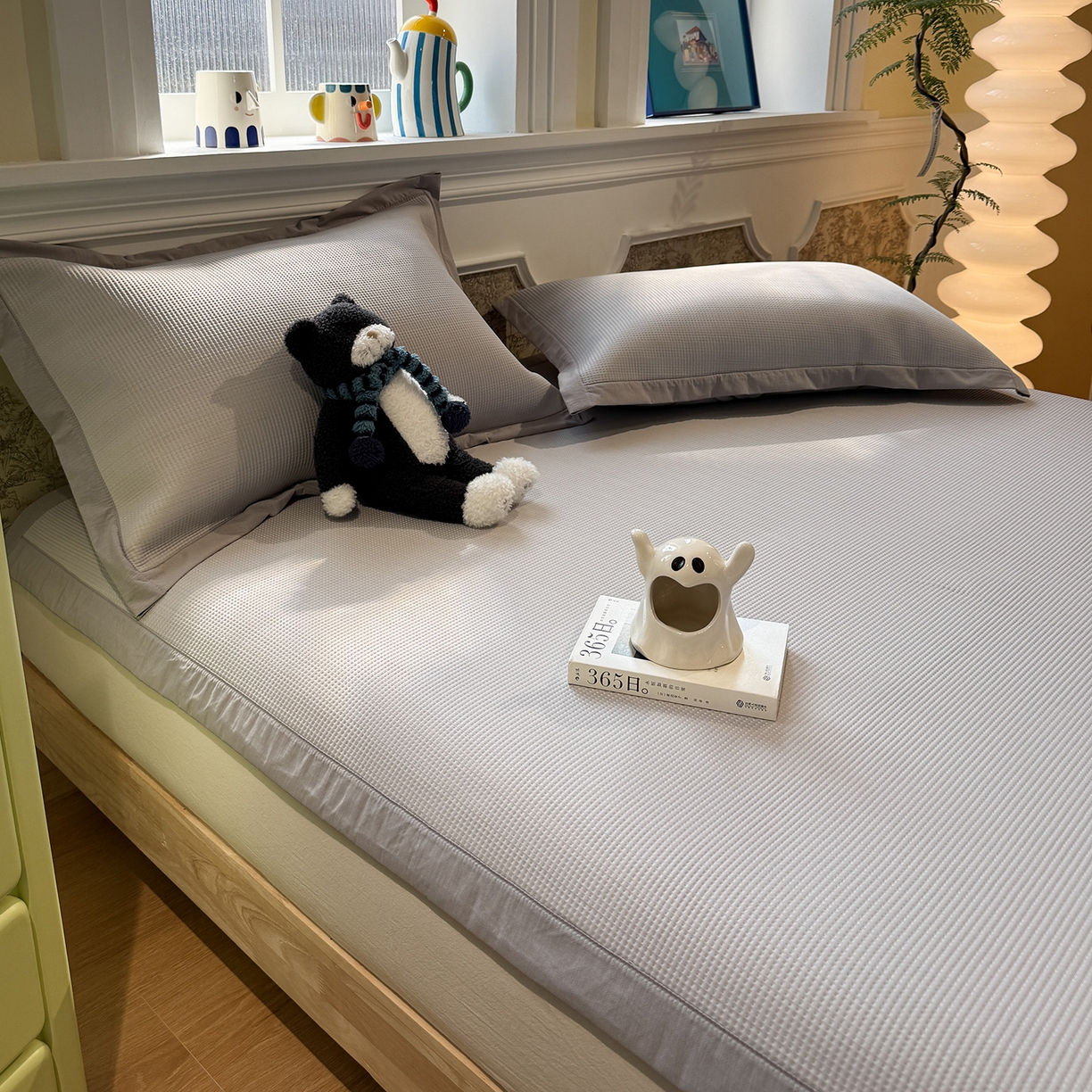 91家纺网 家纺一手货源 找家纺 Sweet dreams甜梦 2026新款夏款miumiu风刺绣蝴蝶结A类PE凉感豆豆席 云雾灰