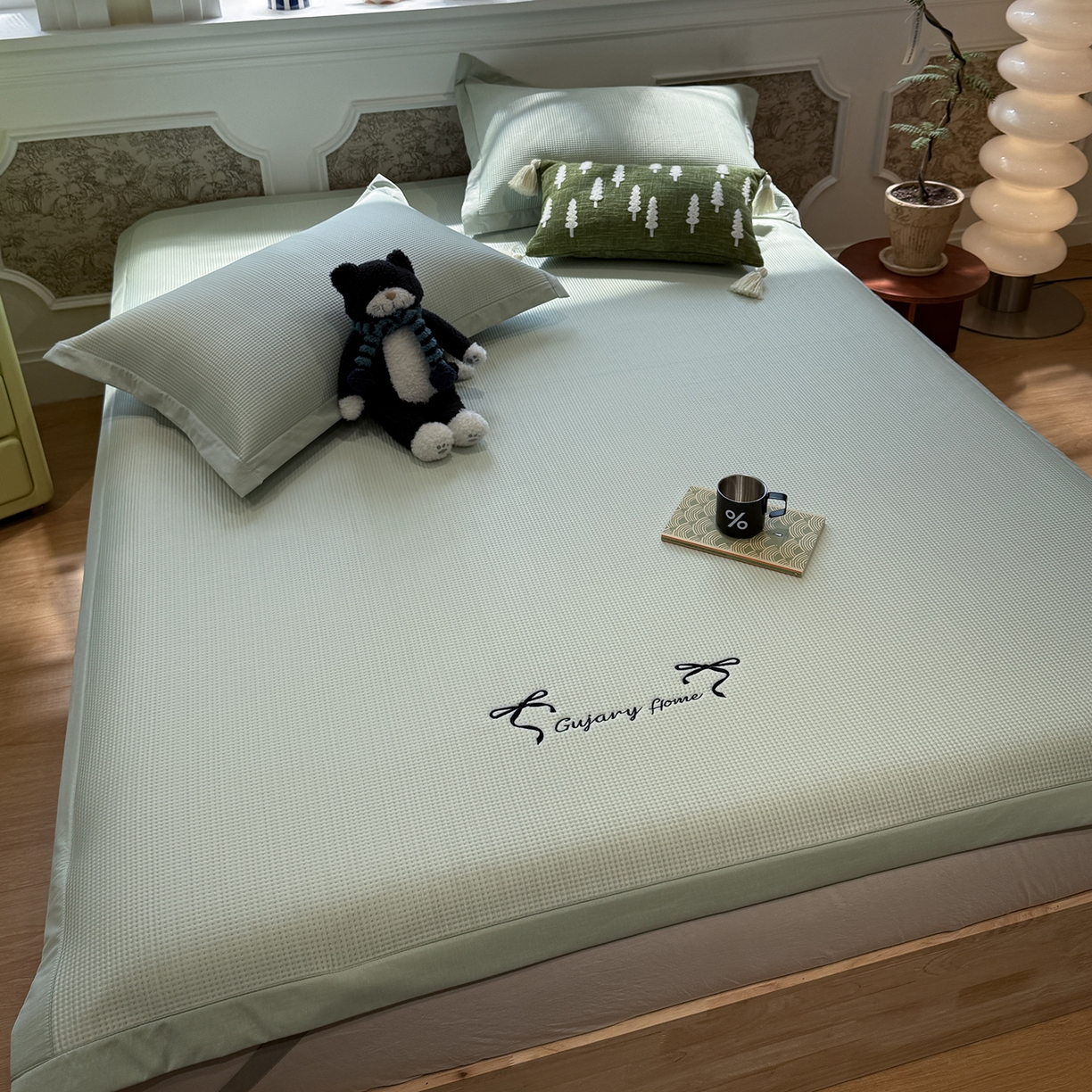 91家纺网 家纺一手货源 找家纺 Sweet dreams甜梦 2026新款夏款miumiu风刺绣蝴蝶结A类PE凉感豆豆席 青柠绿