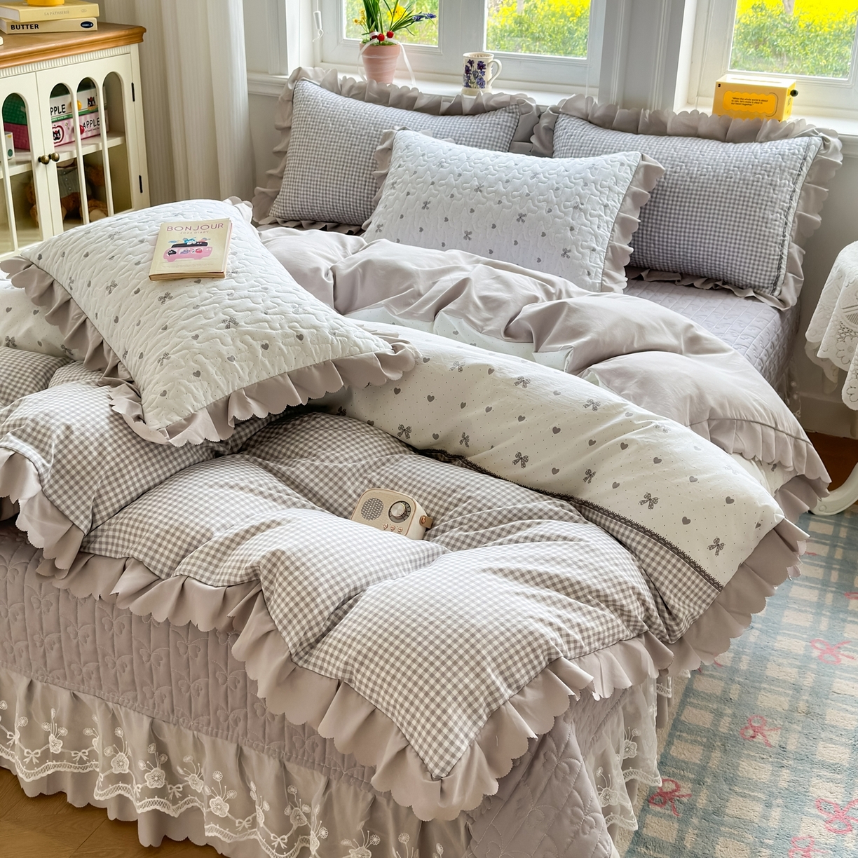 91家纺网 家纺一手货源 找家纺 雅眠居 2026新款直播爆款古法仿棉双层蕾丝花边床盖四件套 AB版-彩格灰