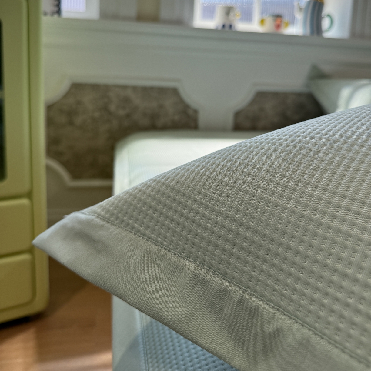 91家纺网 家纺一手货源 找家纺 Sweet dreams甜梦 2026新款夏款miumiu风刺绣蝴蝶结A类PE凉感豆豆席 青柠绿