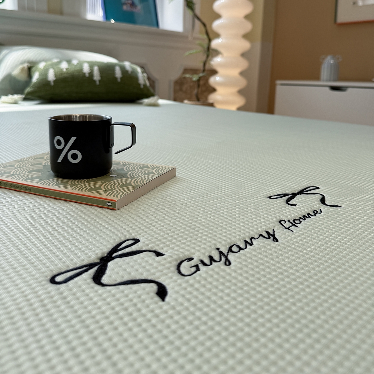 91家纺网 家纺一手货源 找家纺 Sweet dreams甜梦 2026新款夏款miumiu风刺绣蝴蝶结A类PE凉感豆豆席 青柠绿