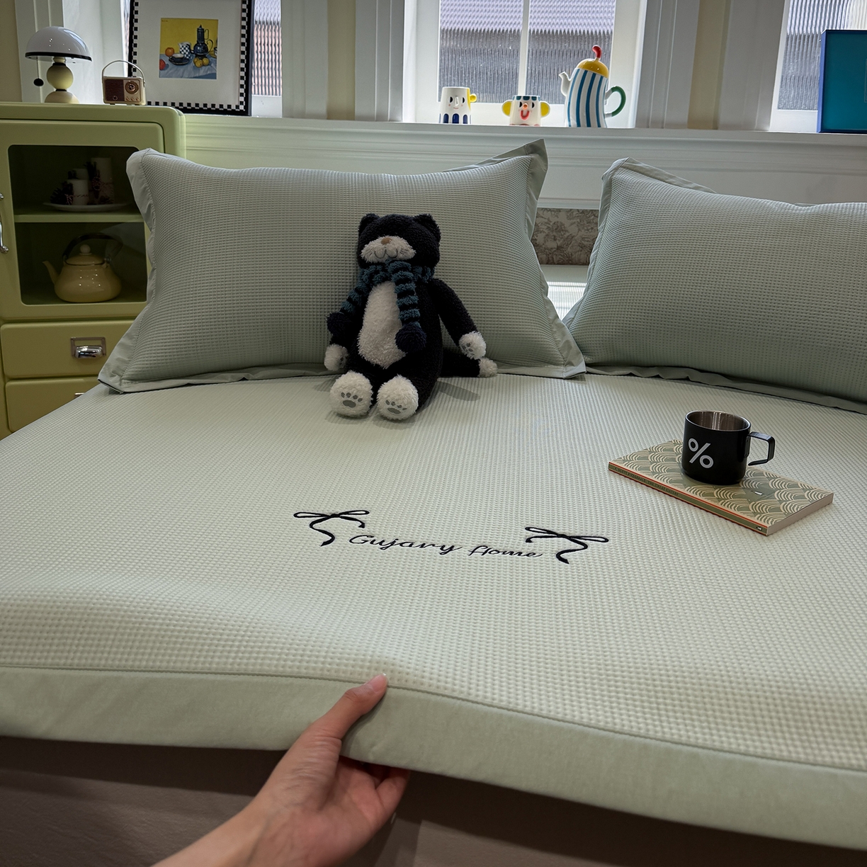 91家纺网 家纺一手货源 找家纺 Sweet dreams甜梦 2026新款夏款miumiu风刺绣蝴蝶结A类PE凉感豆豆席 青柠绿