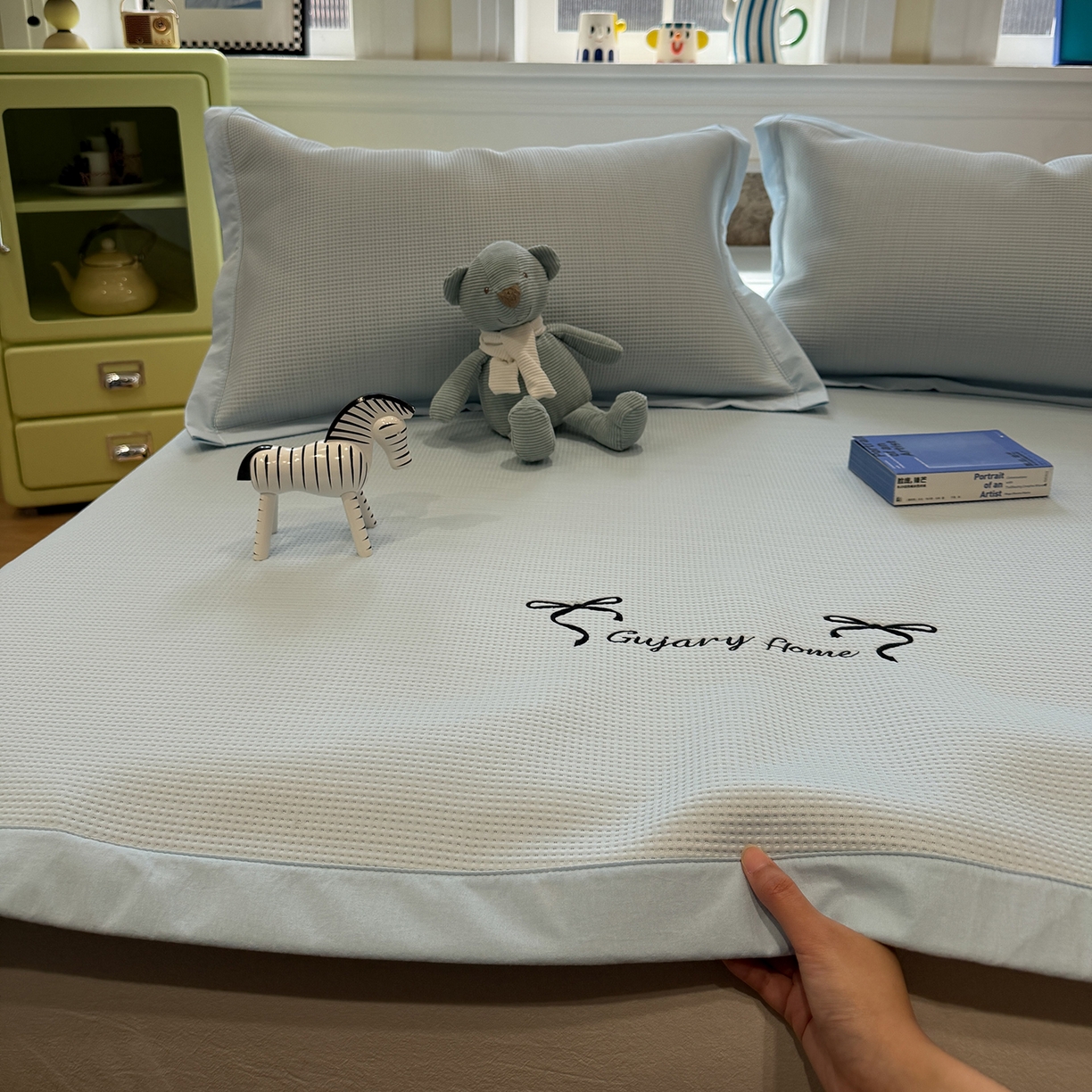 91家纺网 家纺一手货源 找家纺 Sweet dreams甜梦 2026新款夏款miumiu风刺绣蝴蝶结A类PE凉感豆豆席 海盐蓝